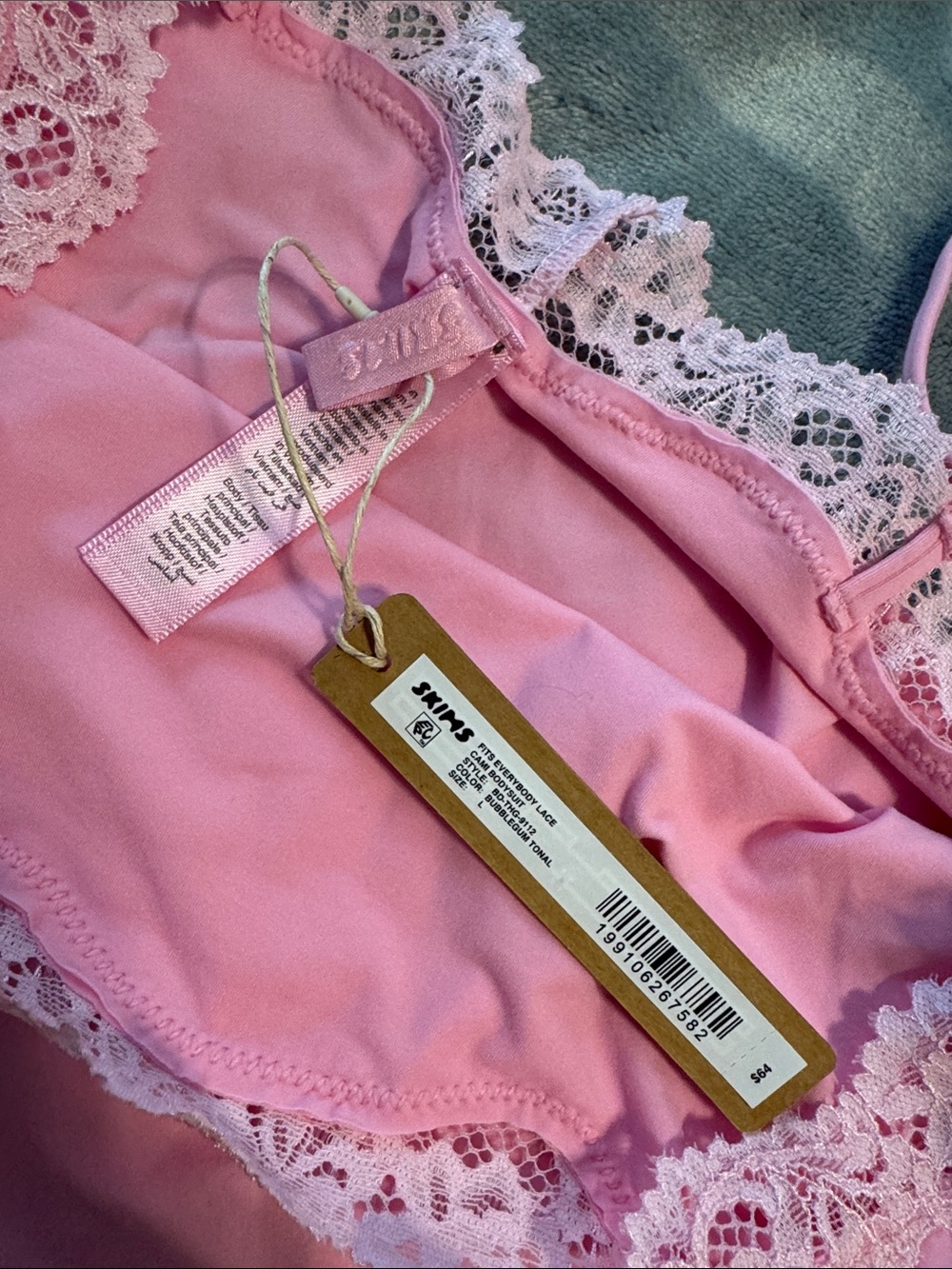 SKIMS Fits Everybody in Bubblegum Lace-Trim Bodysuit - Picture 2 of 4